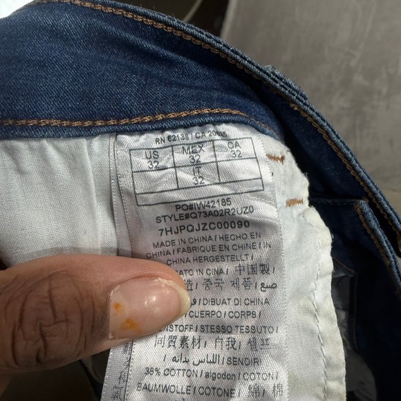 GUESS Women's Blue Denim Jeans Paint Splatter Distressed Frayed Hem Size 28 - Picture 9 of 10